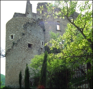 Chteau du Montbrun-les-Bains tower